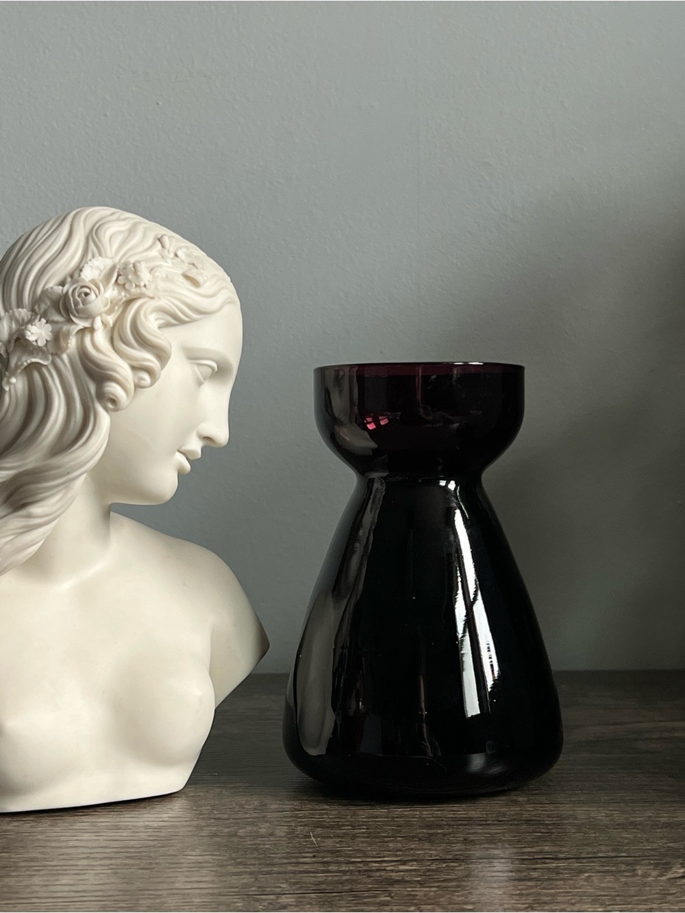 Vintage Amethyst Purple Glass Table Vase - Picture 2 of 8